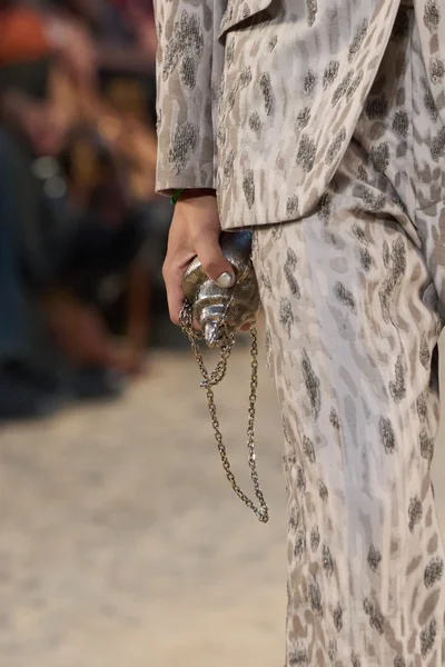Look 117